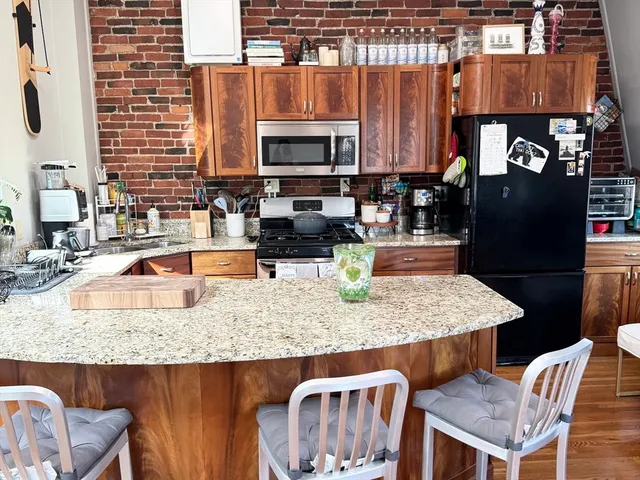 $2,950 | 172 Bunker Hill Street, Unit 3, Boston, MA 02129