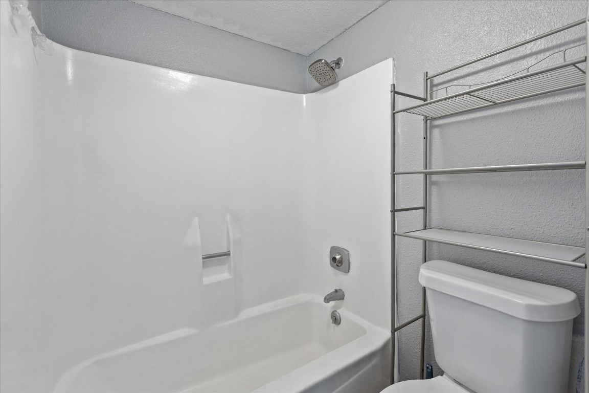 13151 Walden Road, Unit 172 Montgomery, TX 77356 - Photo 17 of 19 a bathroom with a toilet and a bathtub