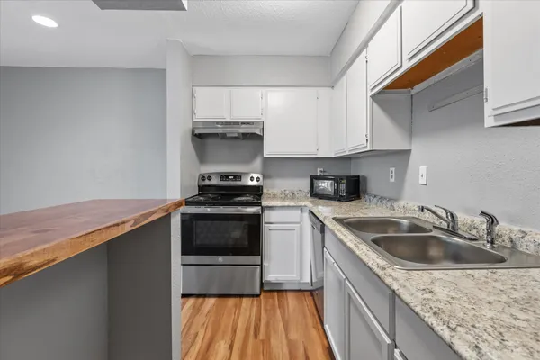 $900 | 13151 Walden Road, Unit 172, Montgomery, TX 77356