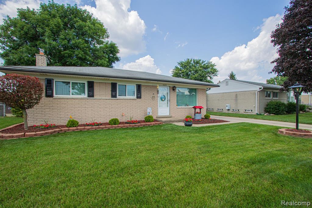 35259 Kelly Road Clinton Township, MI 48035 - Photo 3 of 47