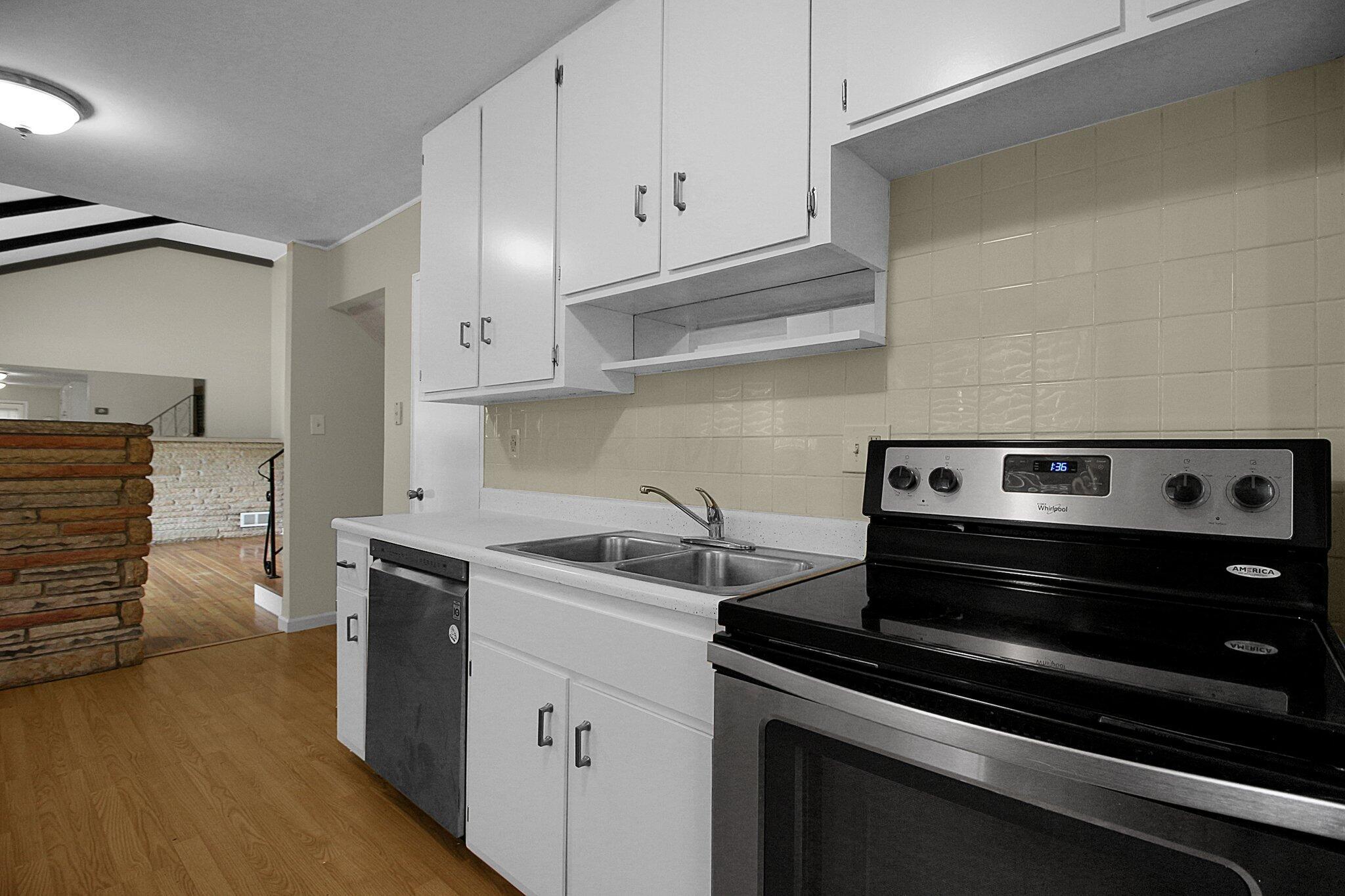 1148 Lockwood Road Columbus, OH 43227 - Photo 6 of 26 Stainless Appliances