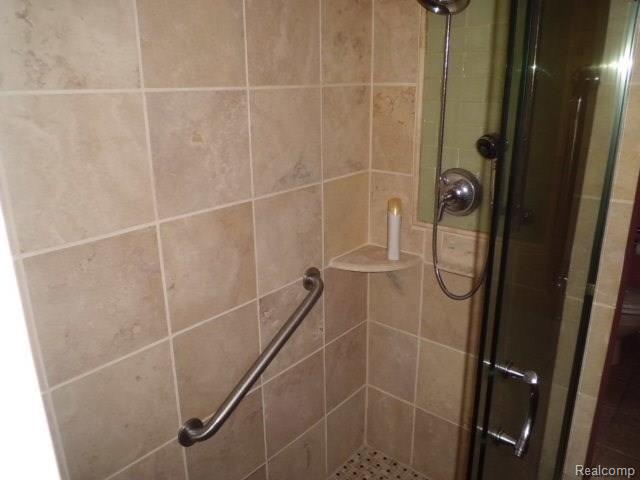 5214 East 11 Mile Road Warren, MI 48091 - Photo 6 of 8 Shower.jpg