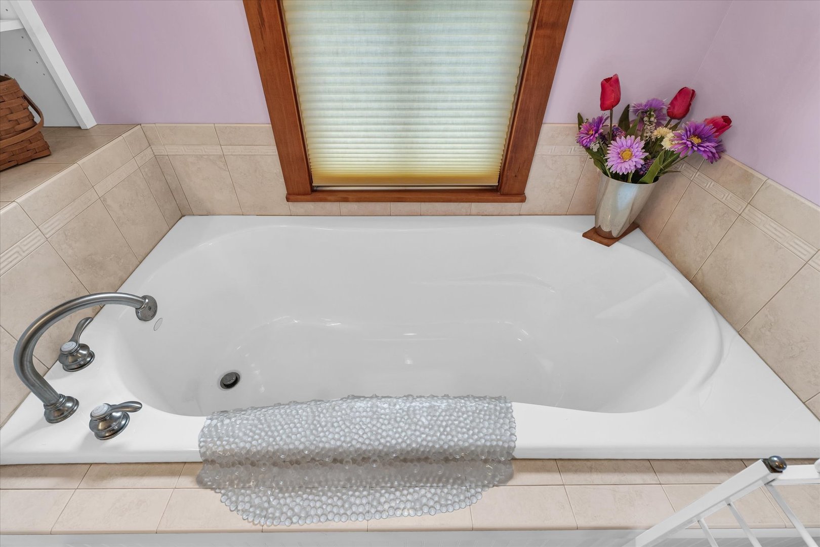 647 County Farm Road Monticello, IL 61856 - Photo 28 of 74 a bathroom with a tub