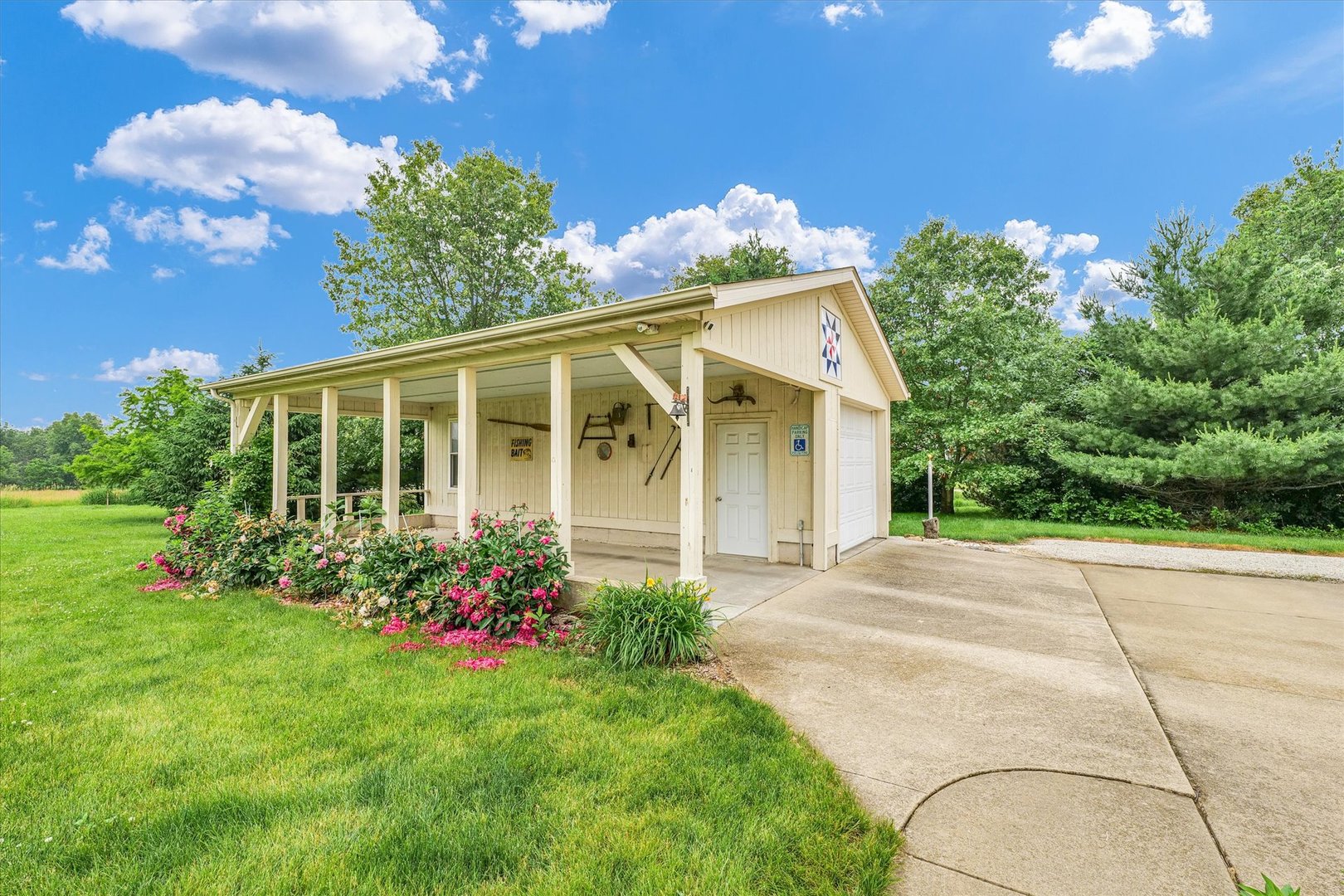 647 County Farm Road Monticello, IL 61856 - Photo 55 of 74 a view of a house with garden