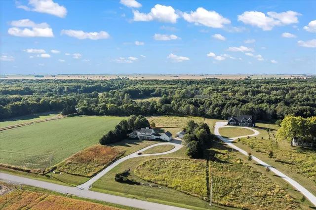 $725,000 | 647 County Farm Road, Monticello, IL 61856