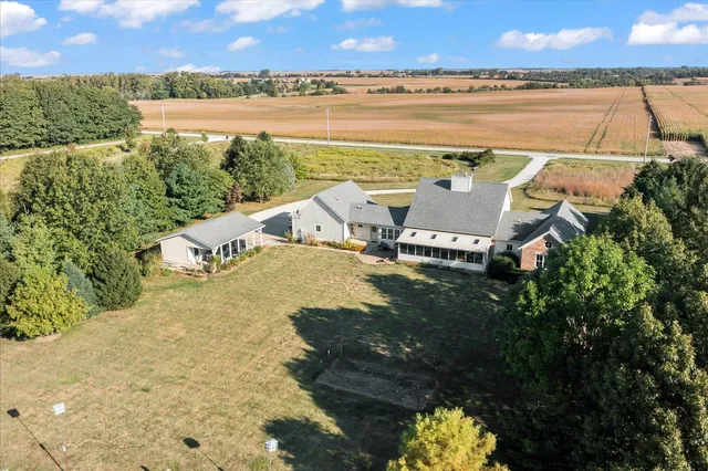 $725,000 | 647 County Farm Road, Monticello, IL 61856