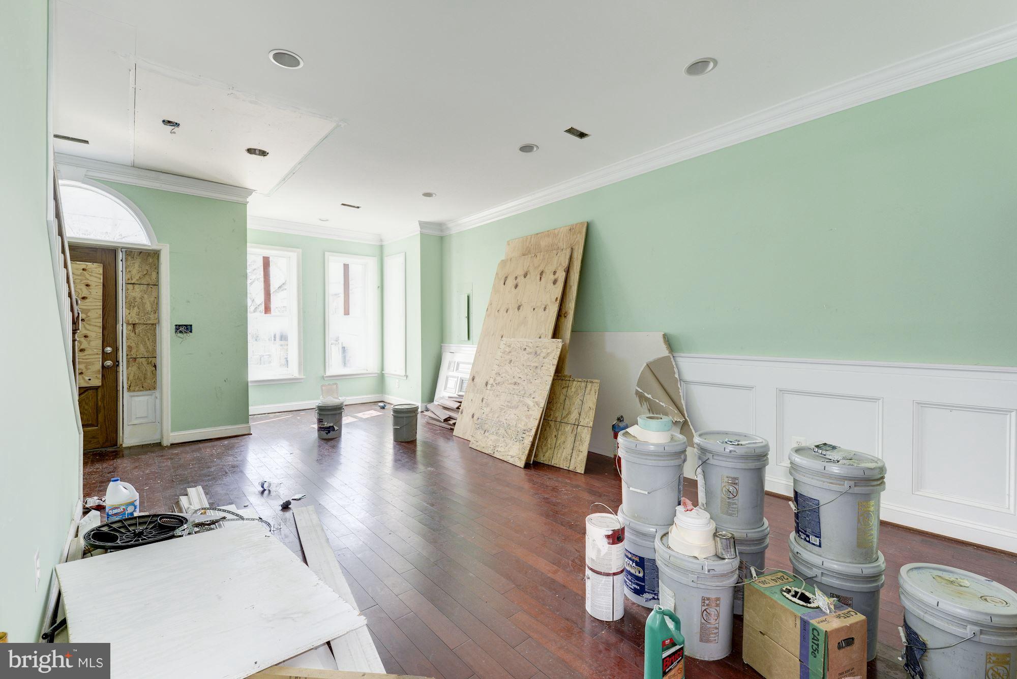1712 Lincoln Road Northeast Washington, DC 20002 - Photo 11 of 25 Living Room