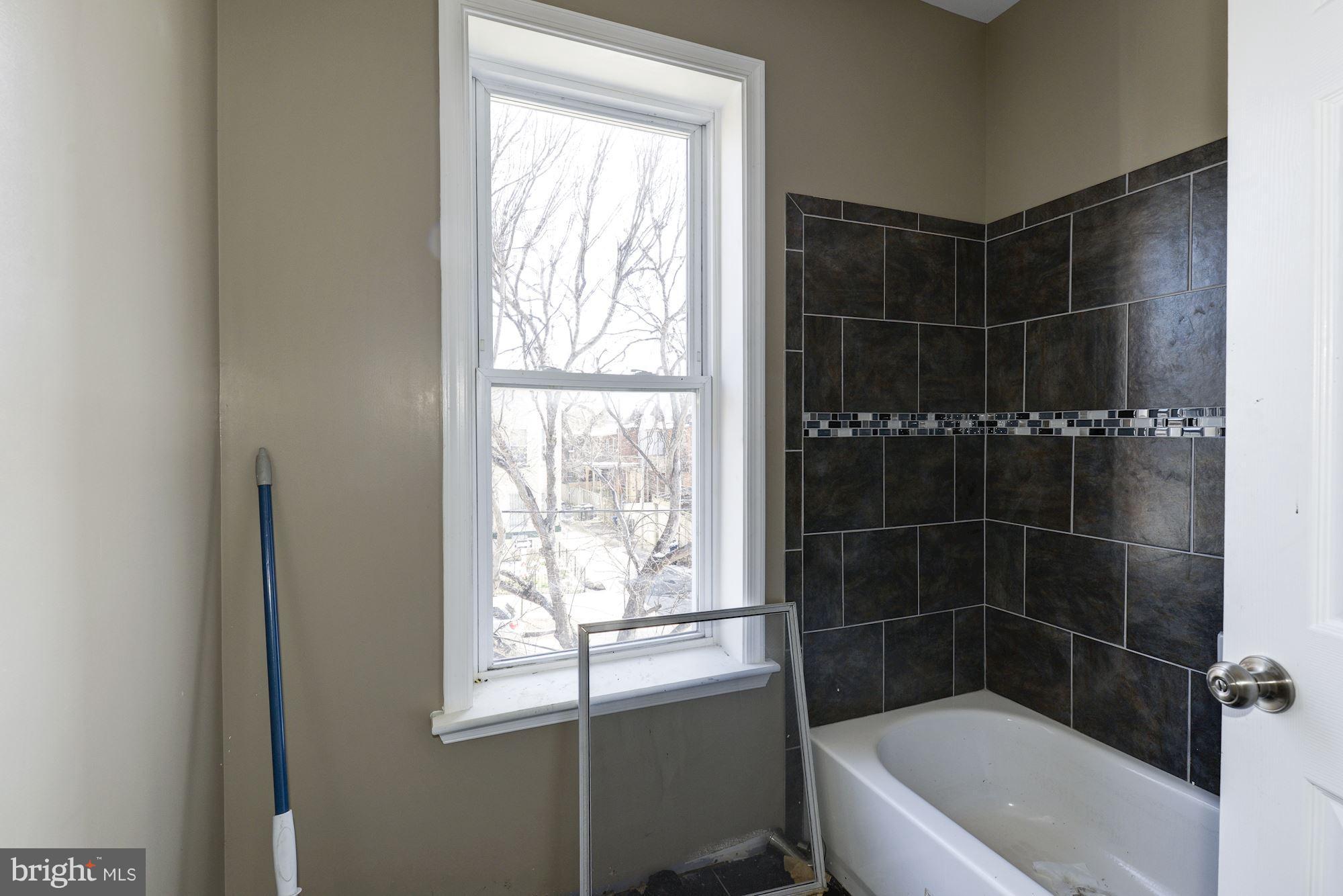 1712 Lincoln Road Northeast Washington, DC 20002 - Photo 24 of 25 Bath