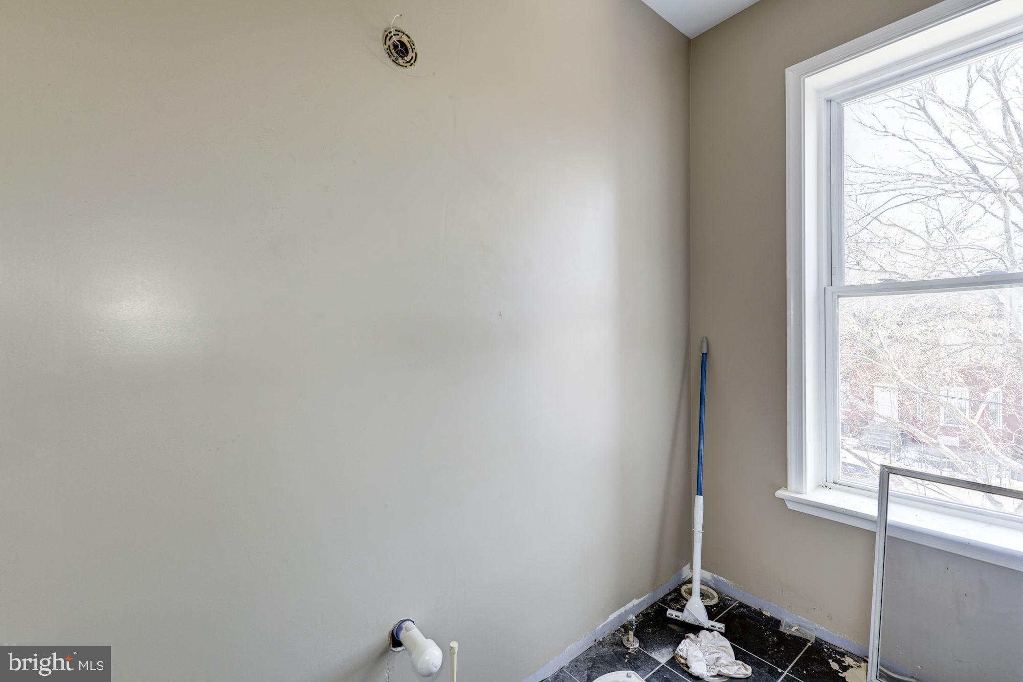 1712 Lincoln Road Northeast Washington, DC 20002 - Photo 25 of 25 Bath