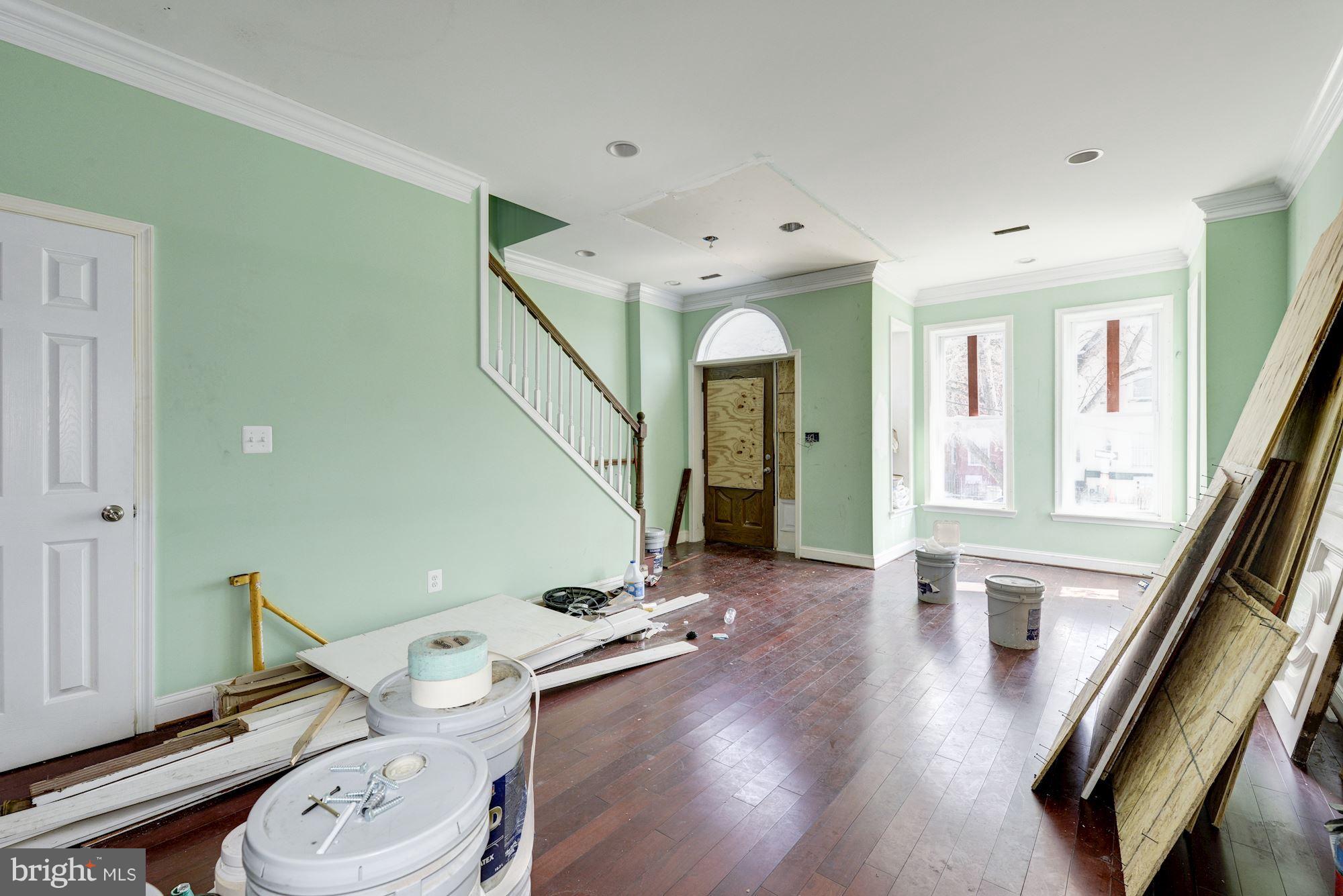 1712 Lincoln Road Northeast Washington, DC 20002 - Photo 10 of 25 Living Room