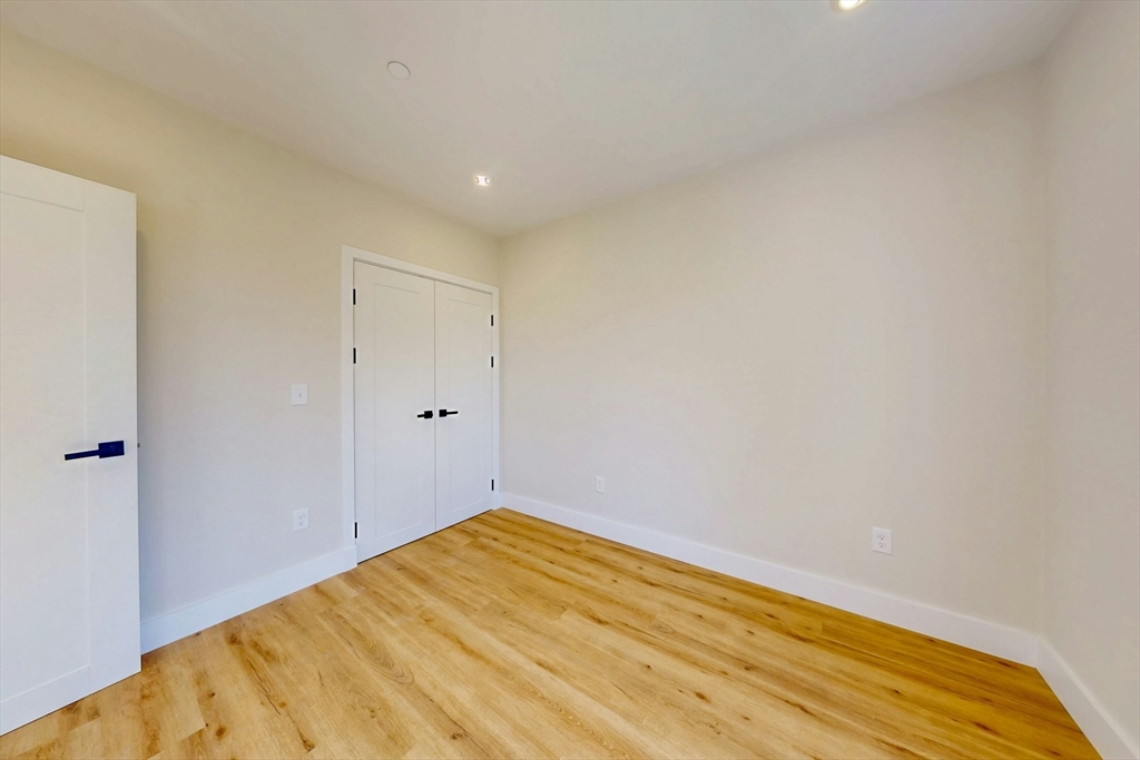 476 Warren Street Boston, MA 02121 - Photo 23 of 29 a view of empty room