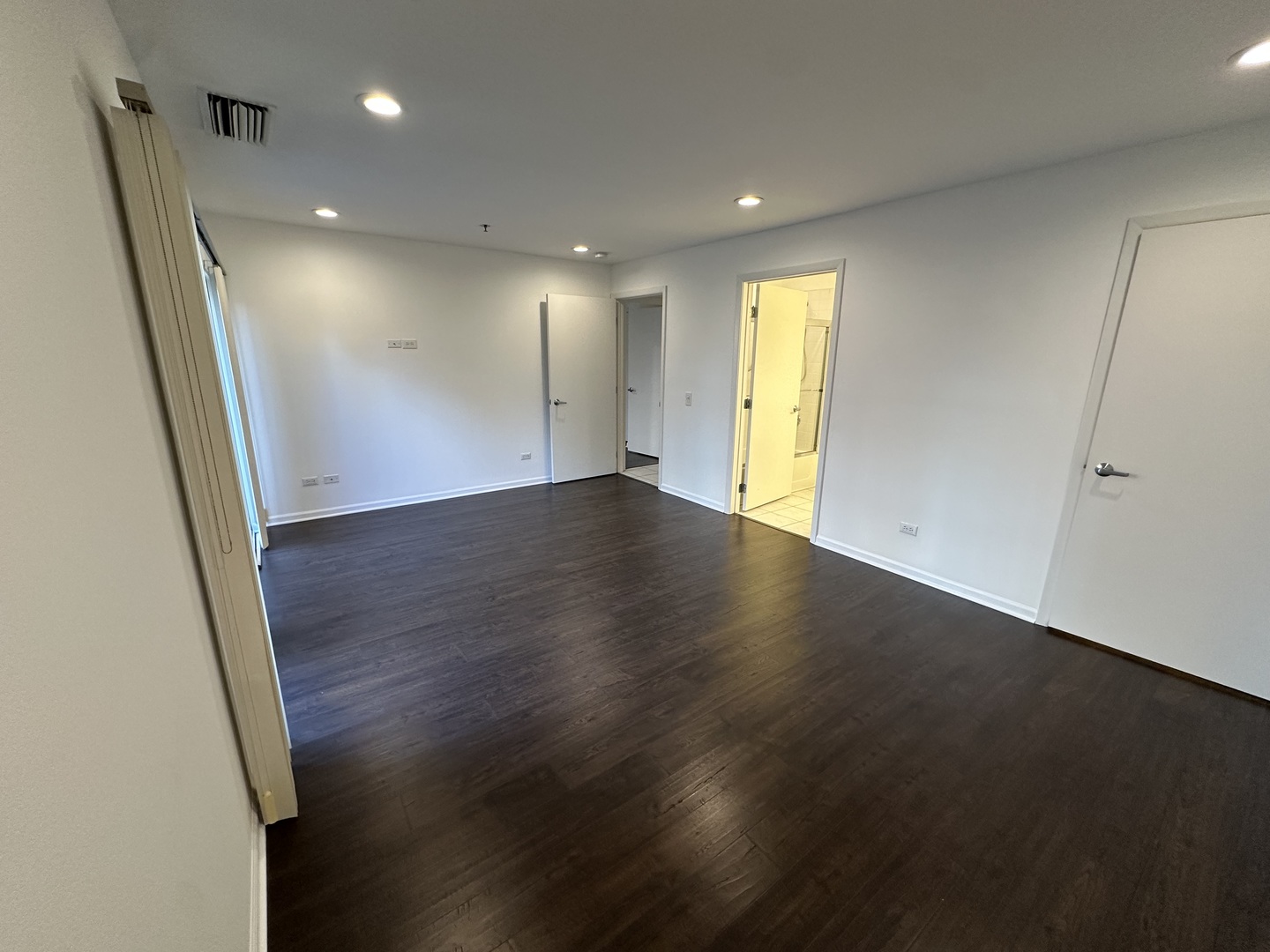 401 Kelburn Road, Unit 114 Deerfield, IL 60015 - Photo 9 of 19 Gallery Image 9