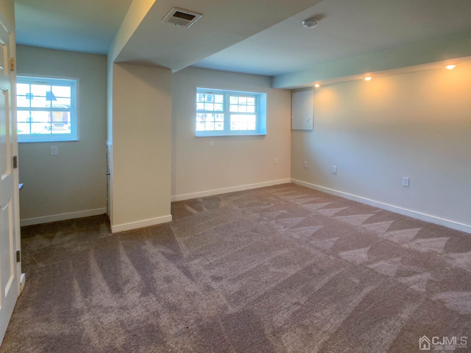 2 Darrell Court Edison, NJ 08817 - Photo 21 of 25 an empty room with windows