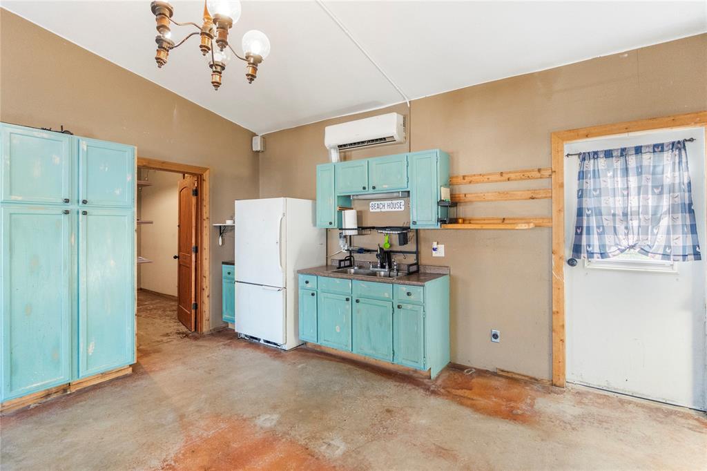 309 Cedar Point Circle Gordonville, TX 76245 - Photo 6 of 16