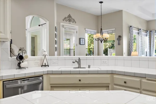 $869,900 | Undisclosed Address, Bakersfield, CA 93311