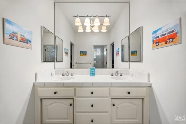 $869,900 | Undisclosed Address, Bakersfield, CA 93311