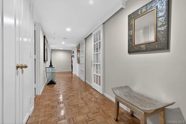 $1,995,000 | 100 Hilton Avenue, Unit 601, Garden City, NY 11530