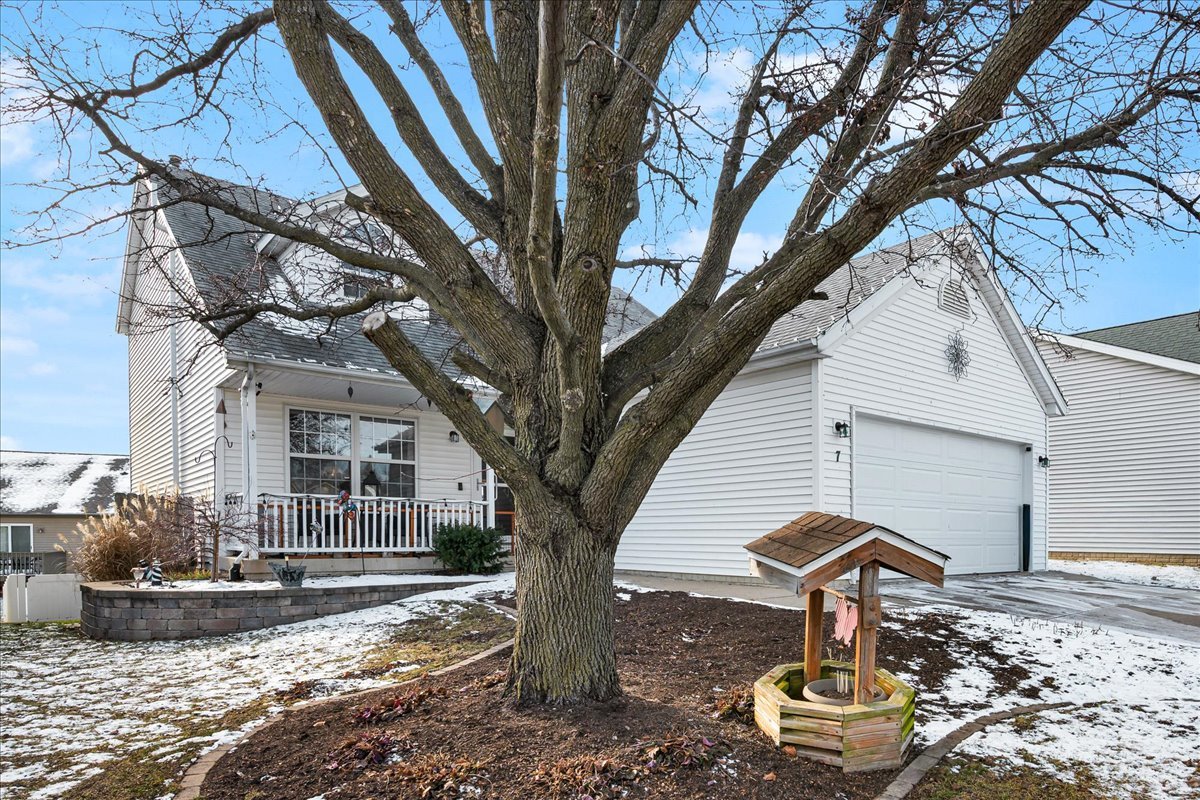 7 Lake Ridge Court Bloomington, IL 61701 - Photo 1 of 31