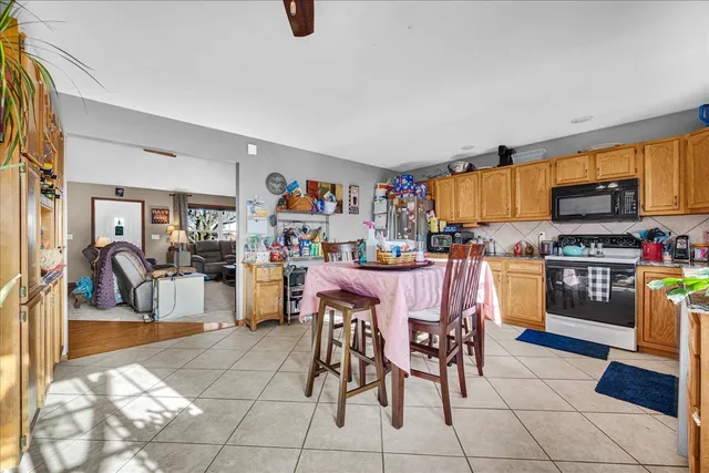 $300,000 | 7 Lake Ridge Court, Bloomington, IL 61701