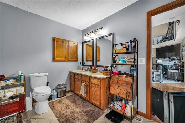 $300,000 | 7 Lake Ridge Court, Bloomington, IL 61701