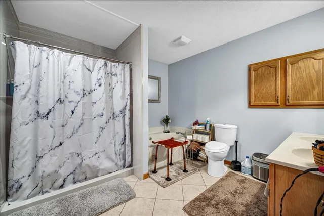 $300,000 | 7 Lake Ridge Court, Bloomington, IL 61701