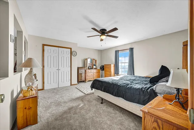 $300,000 | 7 Lake Ridge Court, Bloomington, IL 61701