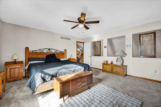 $300,000 | 7 Lake Ridge Court, Bloomington, IL 61701