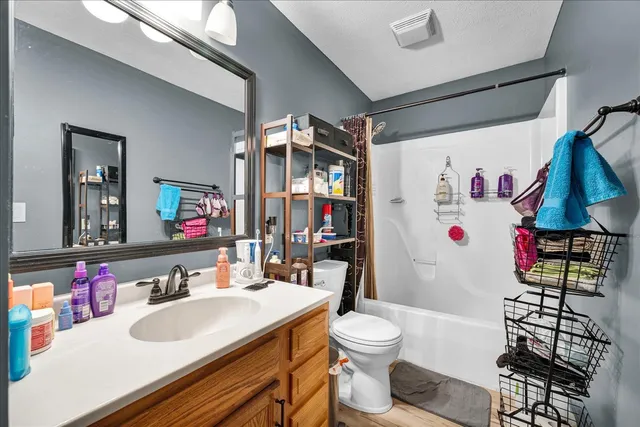 $300,000 | 7 Lake Ridge Court, Bloomington, IL 61701