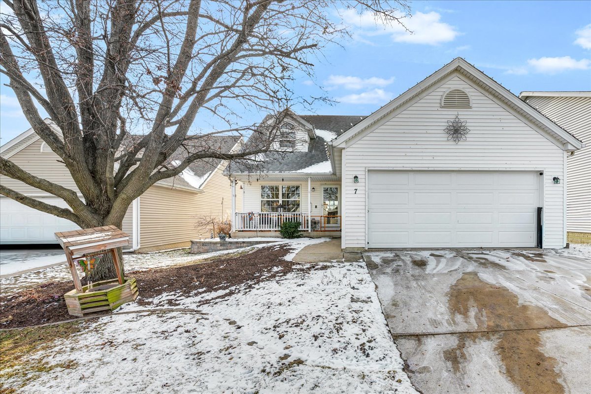 7 Lake Ridge Court Bloomington, IL 61701 - Photo 2 of 31