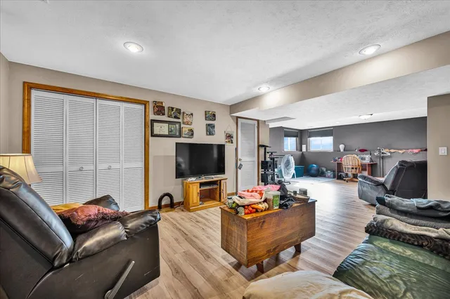 $300,000 | 7 Lake Ridge Court, Bloomington, IL 61701