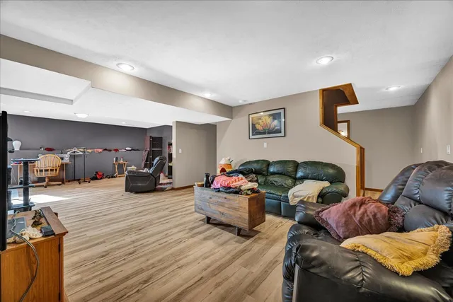 $300,000 | 7 Lake Ridge Court, Bloomington, IL 61701