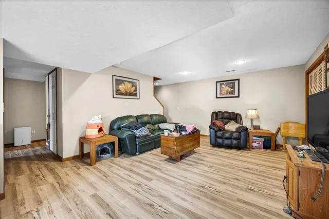 $300,000 | 7 Lake Ridge Court, Bloomington, IL 61701