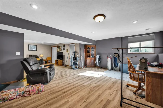 $300,000 | 7 Lake Ridge Court, Bloomington, IL 61701