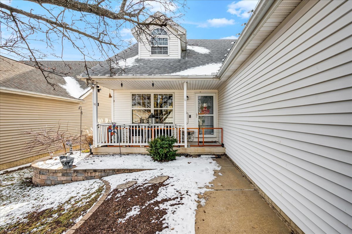 7 Lake Ridge Court Bloomington, IL 61701 - Photo 3 of 31