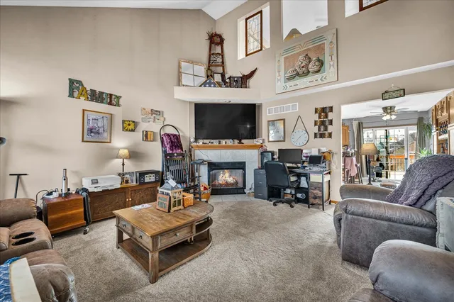 $300,000 | 7 Lake Ridge Court, Bloomington, IL 61701