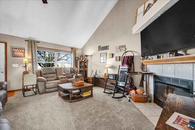 $300,000 | 7 Lake Ridge Court, Bloomington, IL 61701