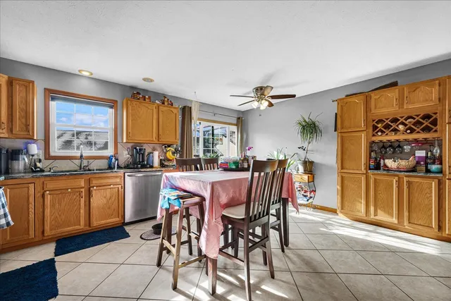 $300,000 | 7 Lake Ridge Court, Bloomington, IL 61701