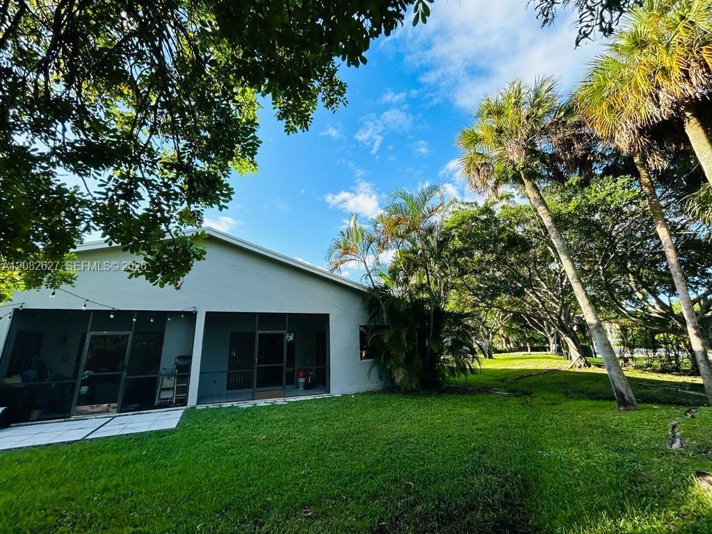 611 Racquet Club Road, Unit 1 Weston, FL 33326 - Photo 5 of 19 Gallery Image 5