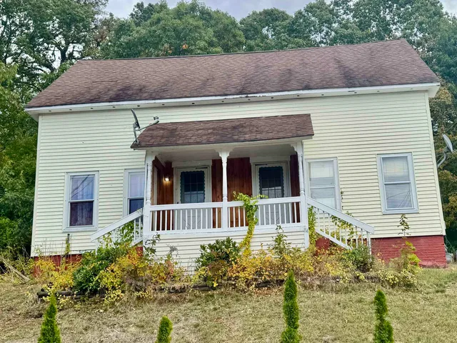 $324,999 | 82-84 Woodridge Road, Franklin, NH 03235