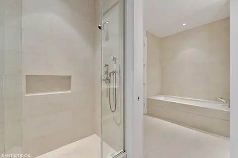 $1,225,000 | 118 East Erie Street, Unit 29F, Chicago, IL 60611