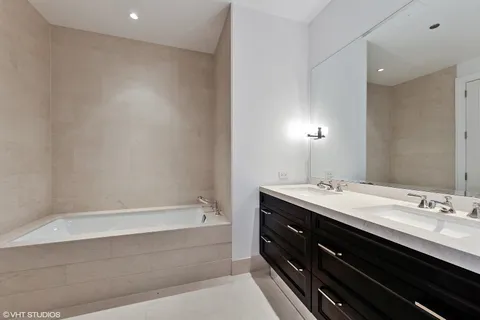 $1,225,000 | 118 East Erie Street, Unit 29F, Chicago, IL 60611