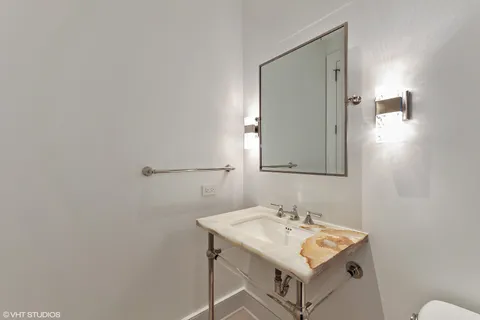 $1,225,000 | 118 East Erie Street, Unit 29F, Chicago, IL 60611