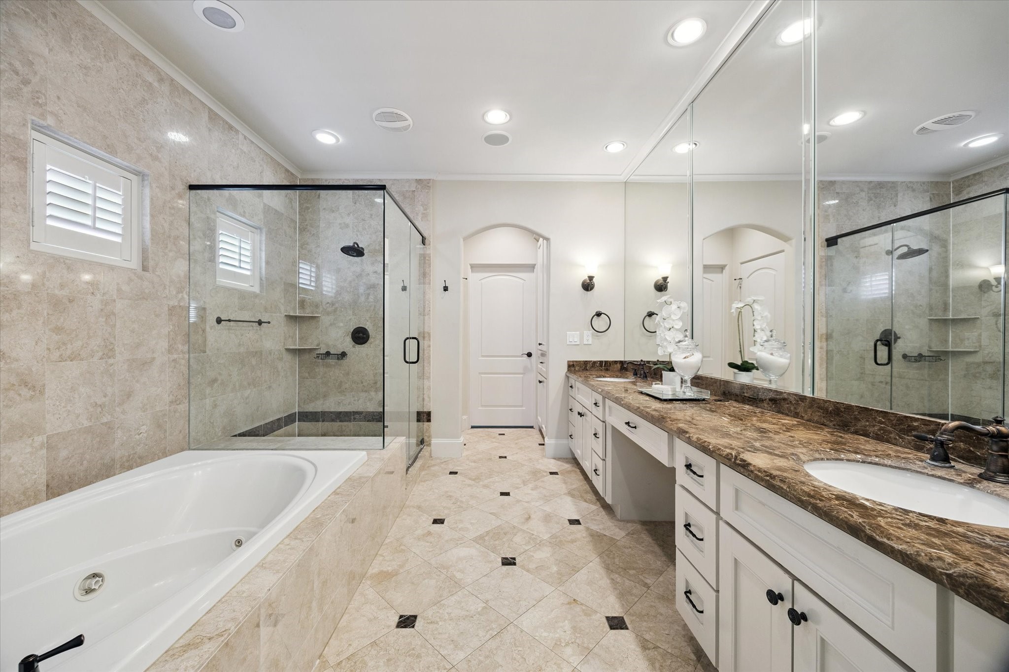 2145 Fairview Street Houston, TX 77019 - Photo 34 of 50 PRIMARY Bathroom with separate shower and jetted tub!
