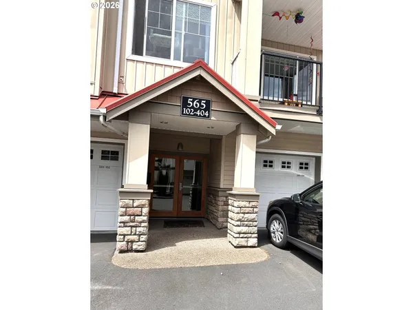 $329,900 | 565 Northwest Lost Springs Terrace, Unit 401, Portland, OR 97229