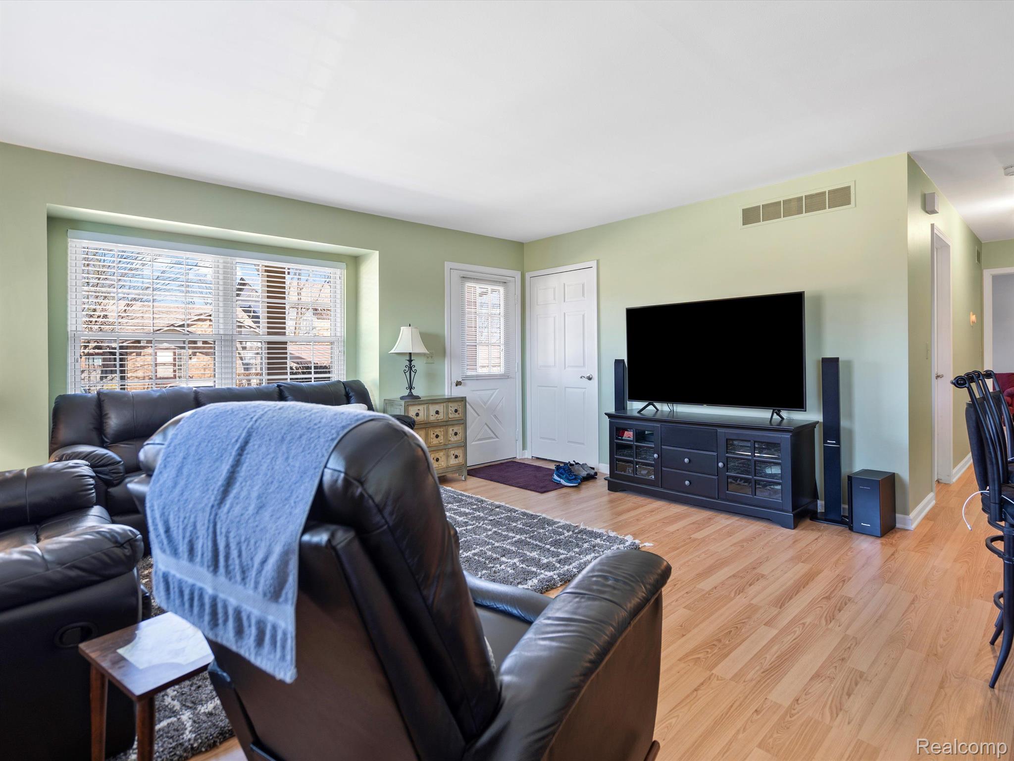24569 Woodbridge Road Warren, MI 48091 - Photo 5 of 19 Gallery Image 5