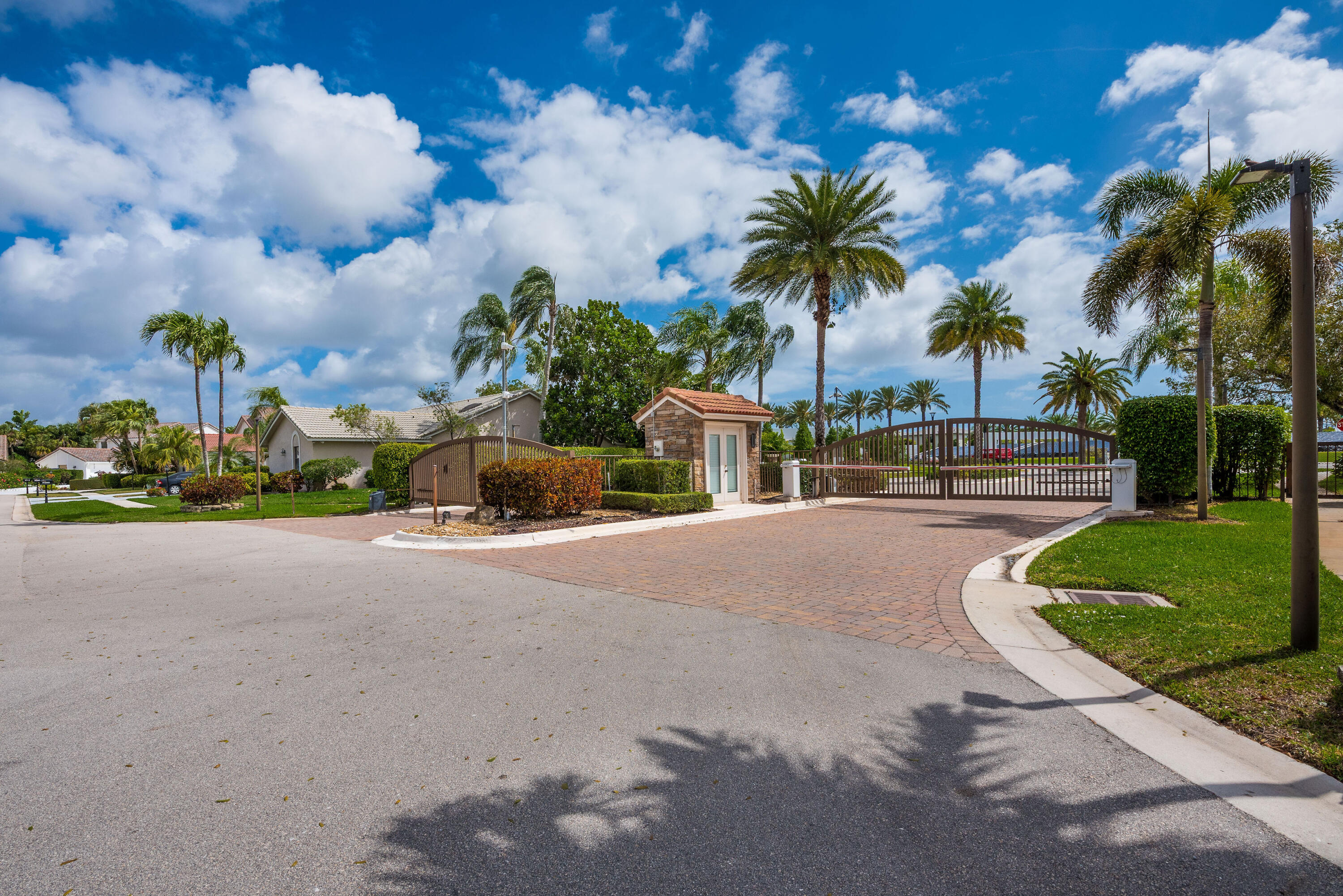8686 Eagle Run Drive Boca Raton, FL 33434 - Photo 3 of 41 Wedgewood Gate