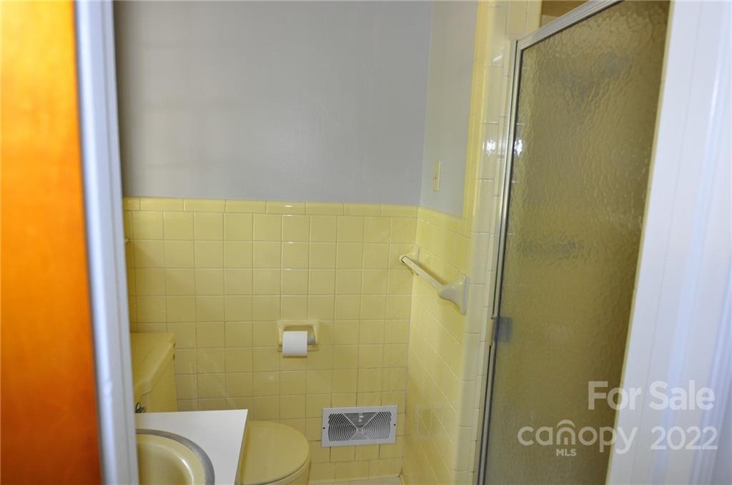 103 Sunset Drive Chester, SC 29706 - Photo 13 of 19 a bathroom with a shower