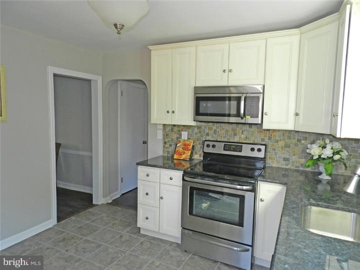 346 Farnum Road Media, PA 19063 - Photo 8 of 17 Kitchen