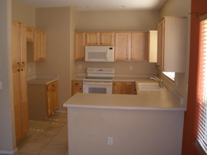 4020 East Ironhorse Road Gilbert, AZ 85297 - Photo 5 of 17 KITCHEN