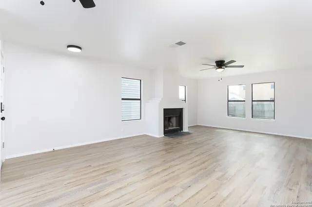 $1,695 | 6870 Flaming Ridge Drive, Converse, TX 78109